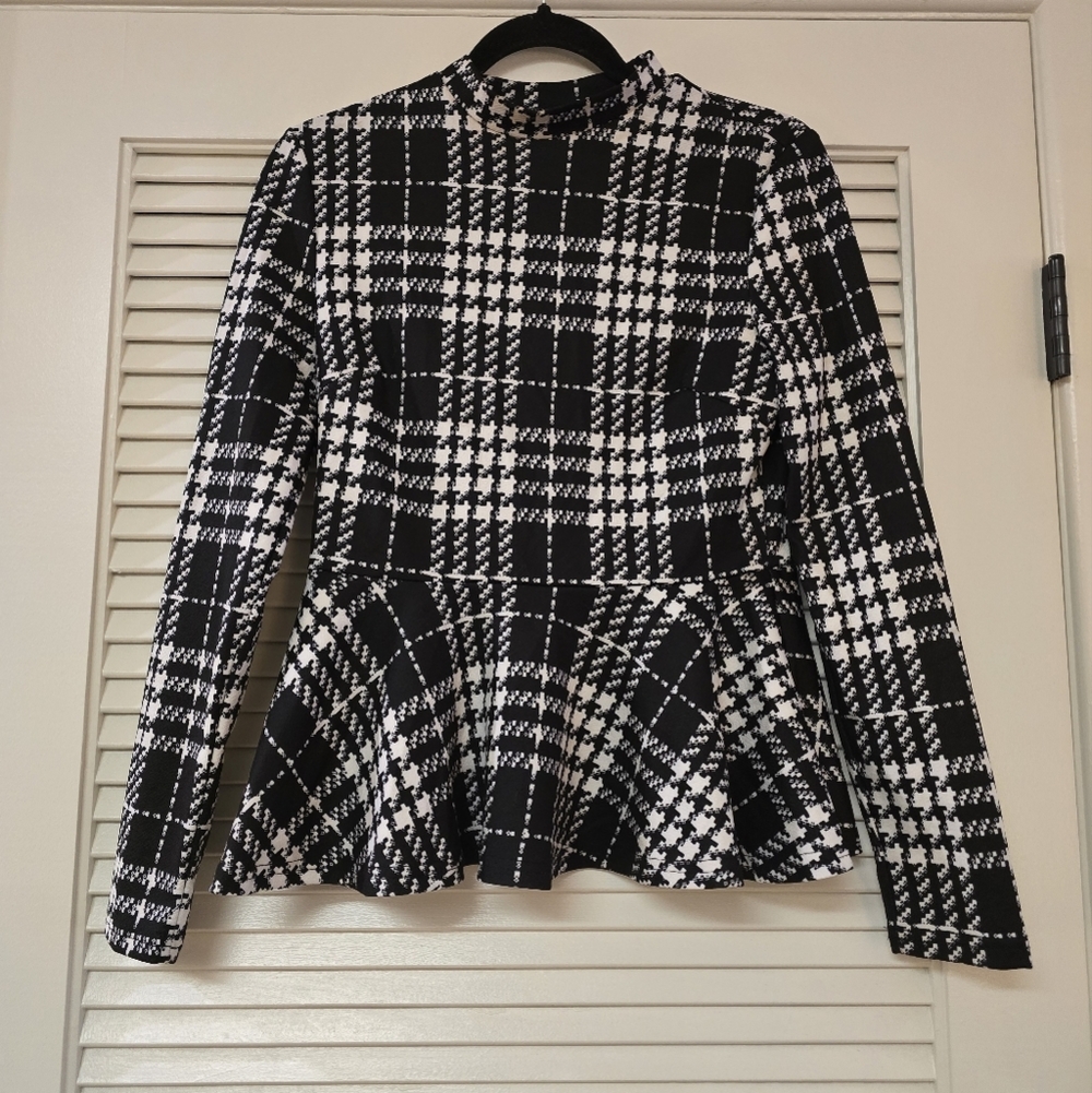 SHEIN - Black & White Plaid Peplum Long-Sleeve Lightweight Top